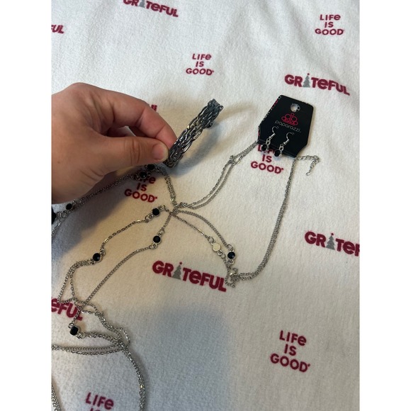 NWT Paparazzi Silver and Black Stacked necklace and bracelet set - Picture 4 of 4